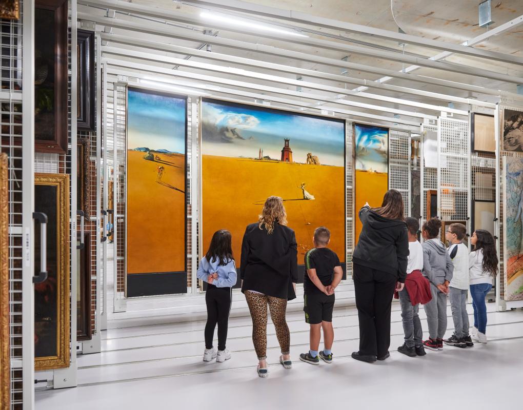 Visit on of the art compartiments or follow the family tour